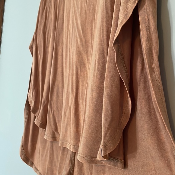 Flowy High-Low Tank - Picture 2 of 5